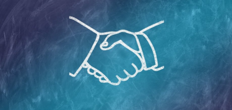 Bild eines Handschlags als Zeichen für eine Einigung